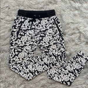 Black and white Iris Women’s Jogger Pants